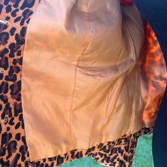 Women’s crop leopard print jacket. Size 16 by Metro Style. Curduroy - Picture 6 of 7